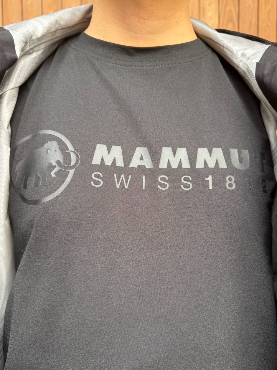 プレミアムブラックコーデ moga