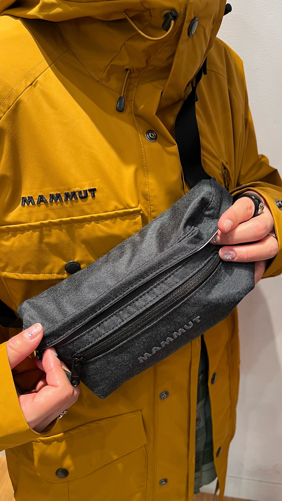 主役になるマウンテンパーカー ほの