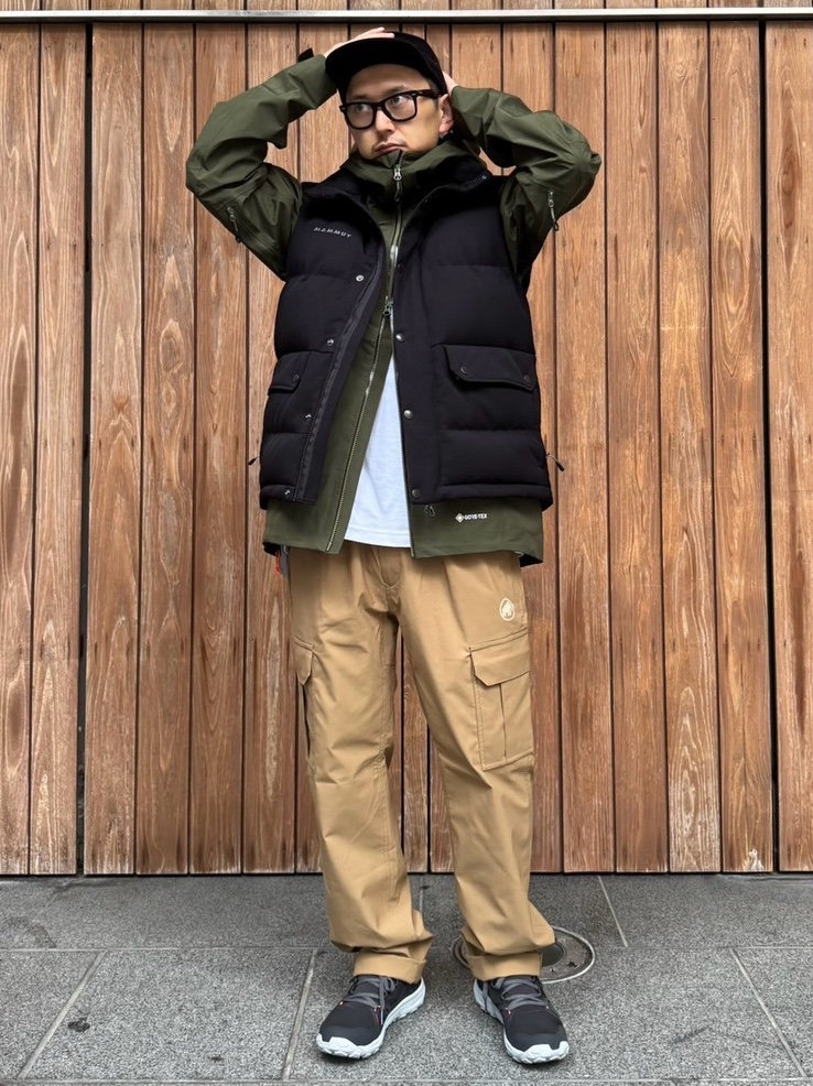 ダウンベスト × ハードシェル moga