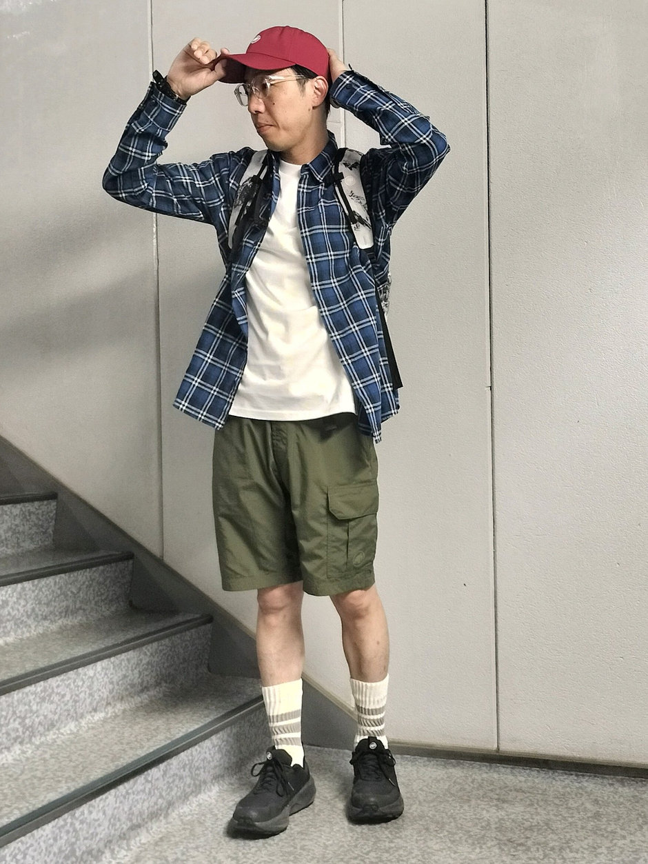シックにショートパンツを着る まえちゃん