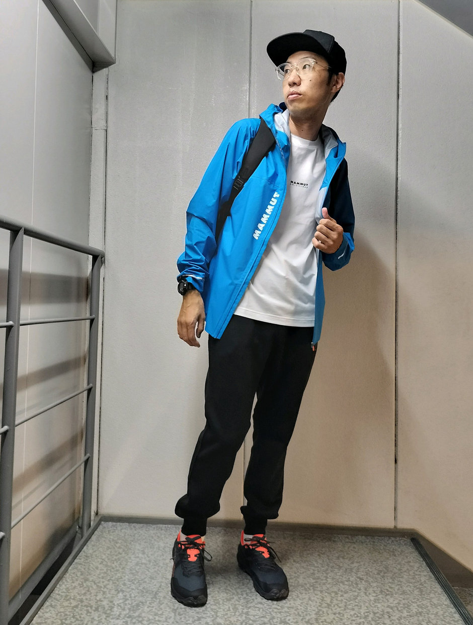 ハードシェル+スウェットパンツでスポーティに！ まえちゃん