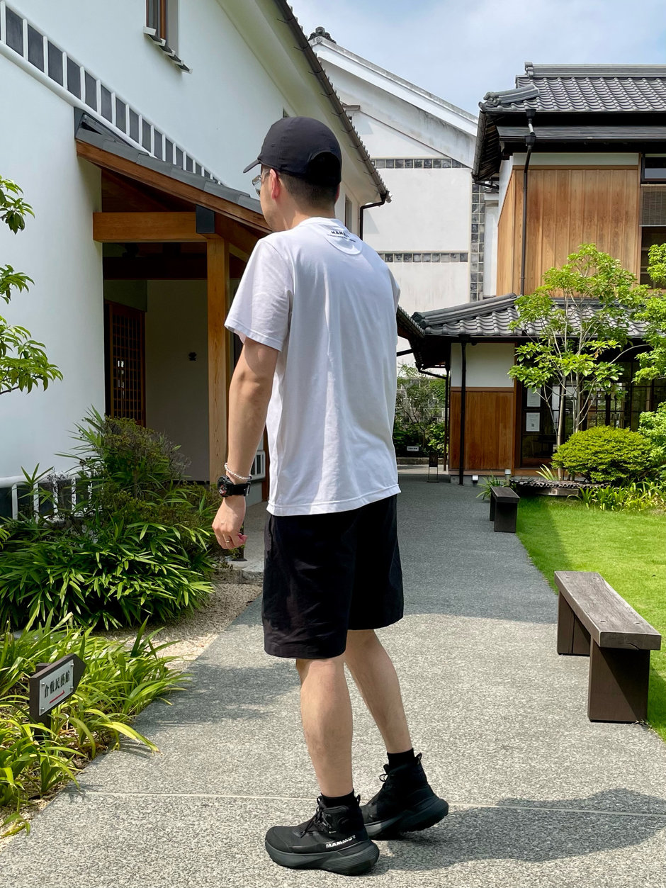 BLACK x WHITE E!KAWA