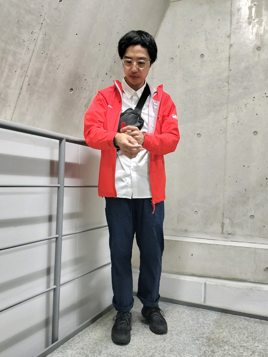 サラッとハードシェルを羽織る まえちゃん