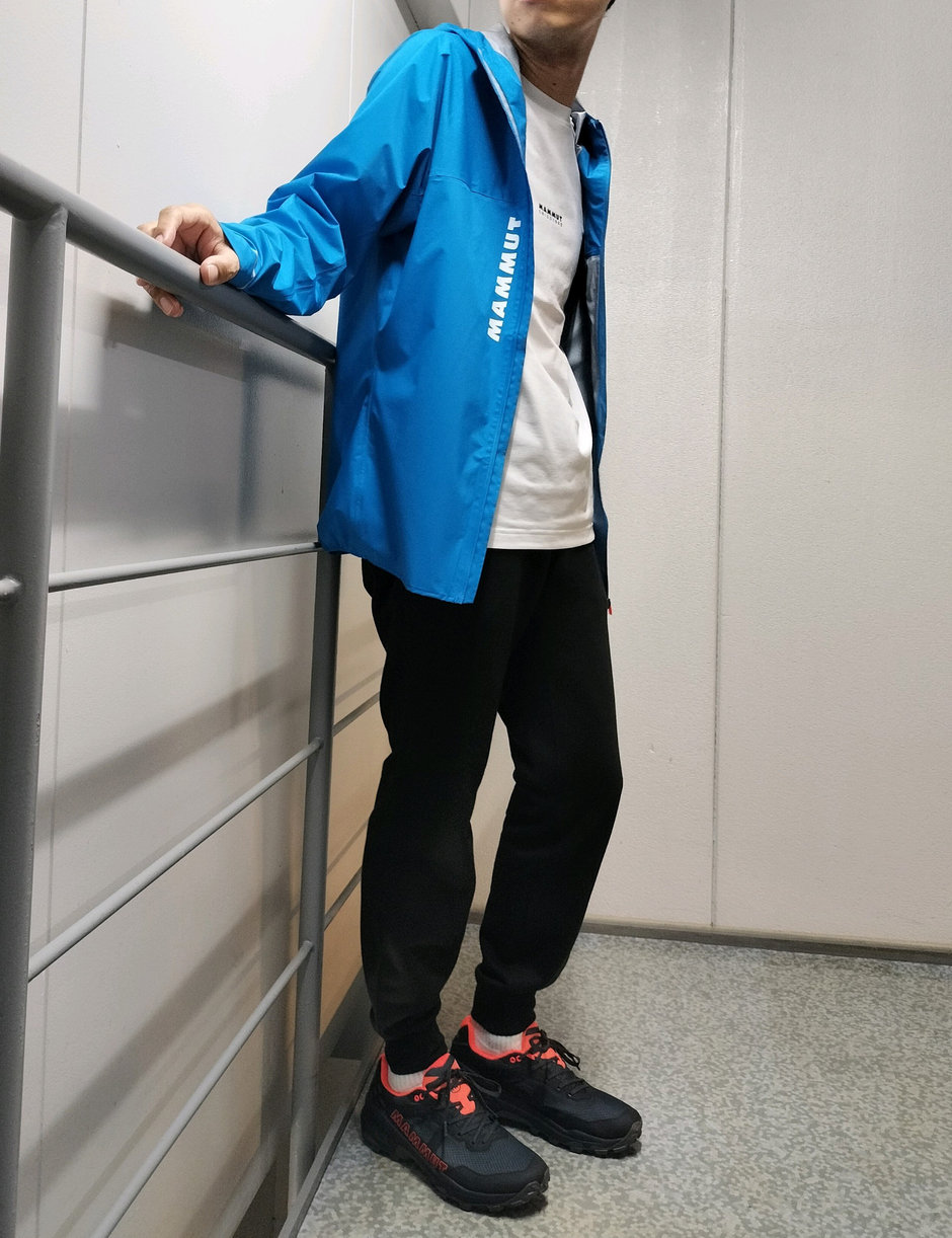 ハードシェル+スウェットパンツでスポーティに！ まえちゃん