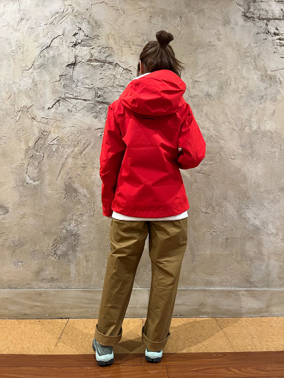 赤が主役のカジュアルコーデ Ito