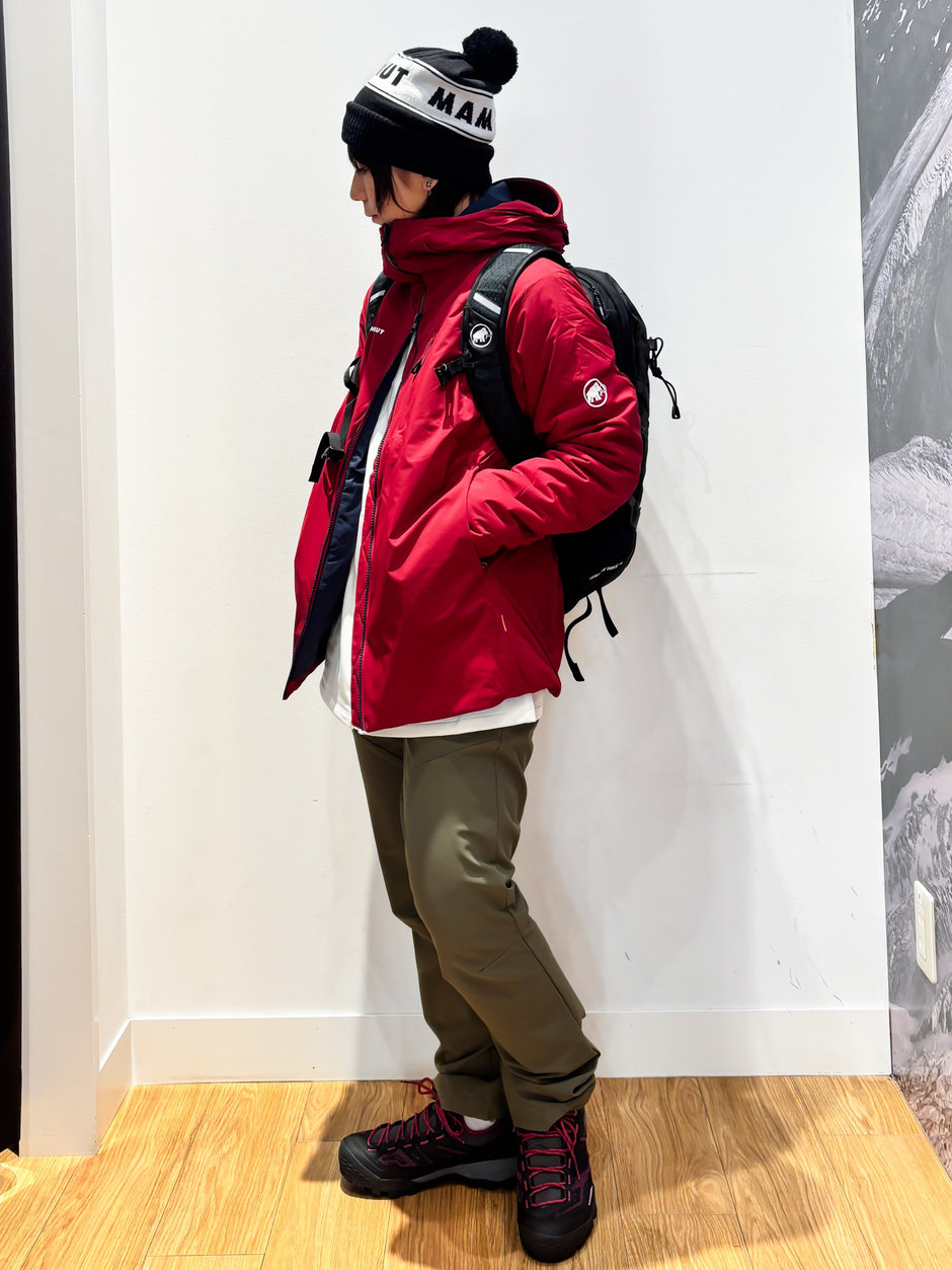 ハイキングも楽しめるカジュアル街コーデ ほの