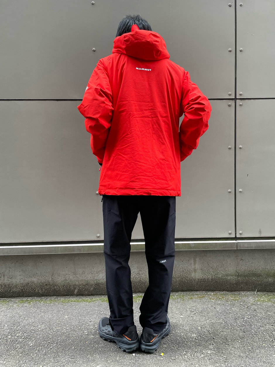 秋の鮮やかな赤黒コーデ Kawamura