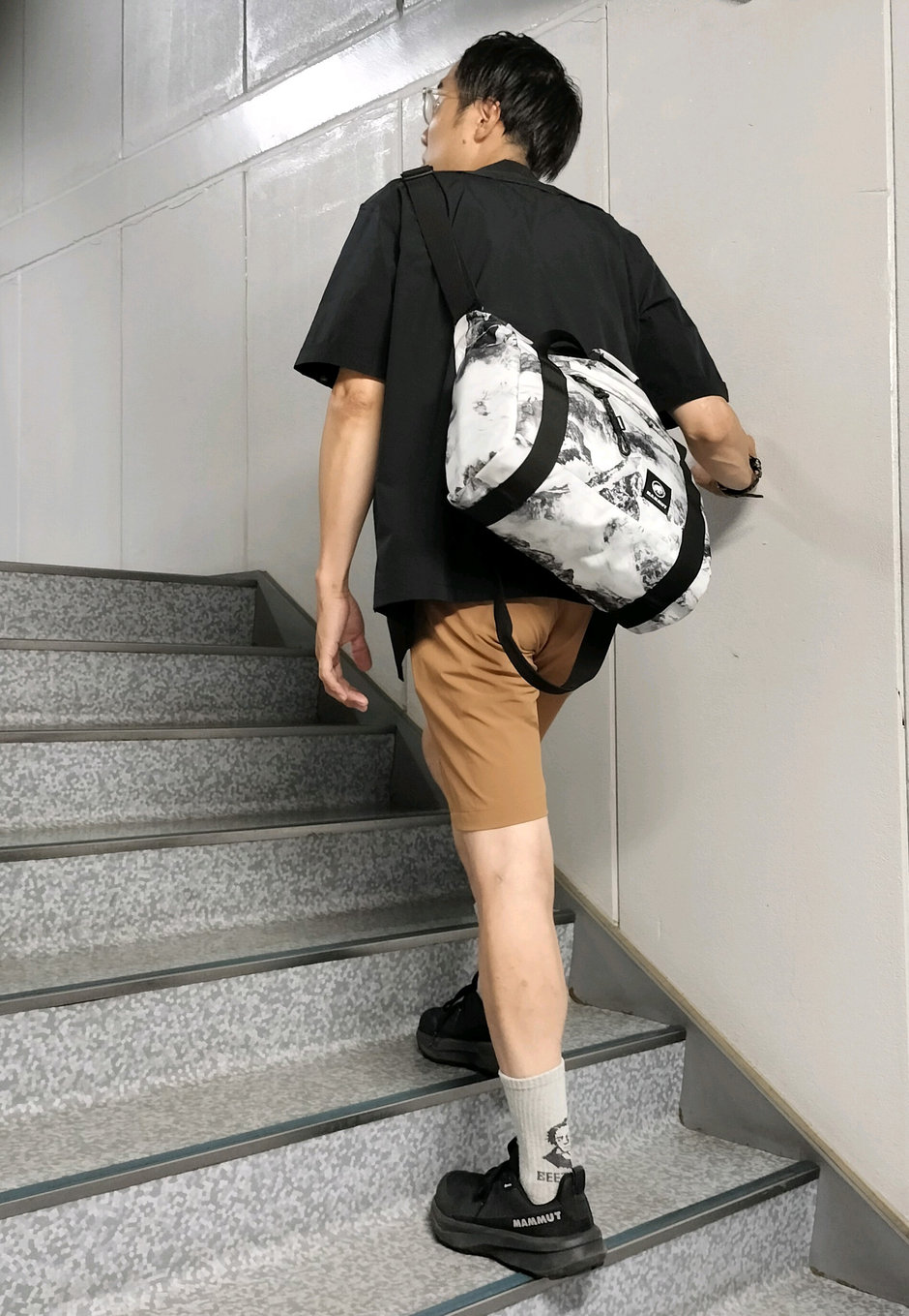 可愛いロゴもシックに着たい方へ まえちゃん