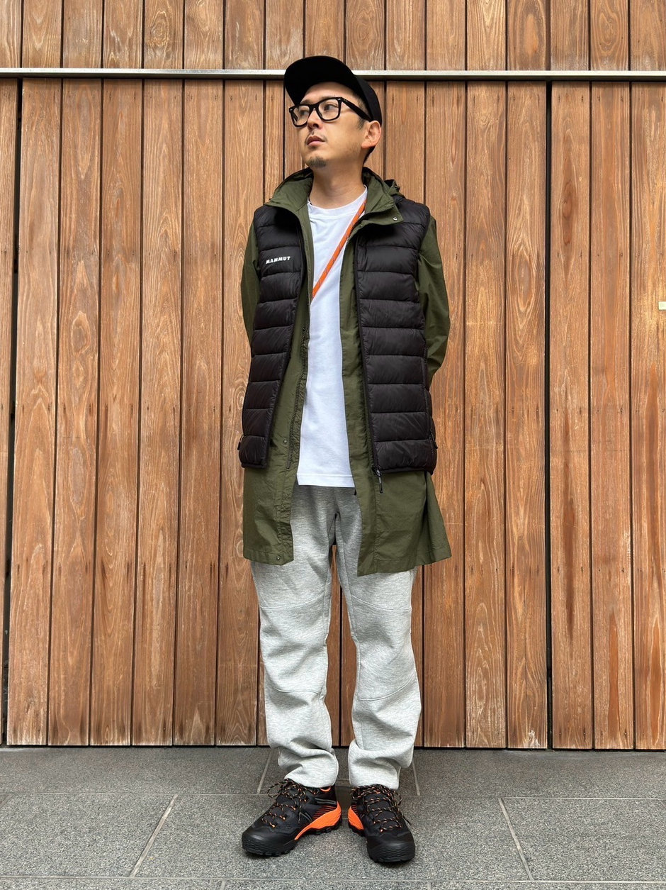 コートにベスト moga