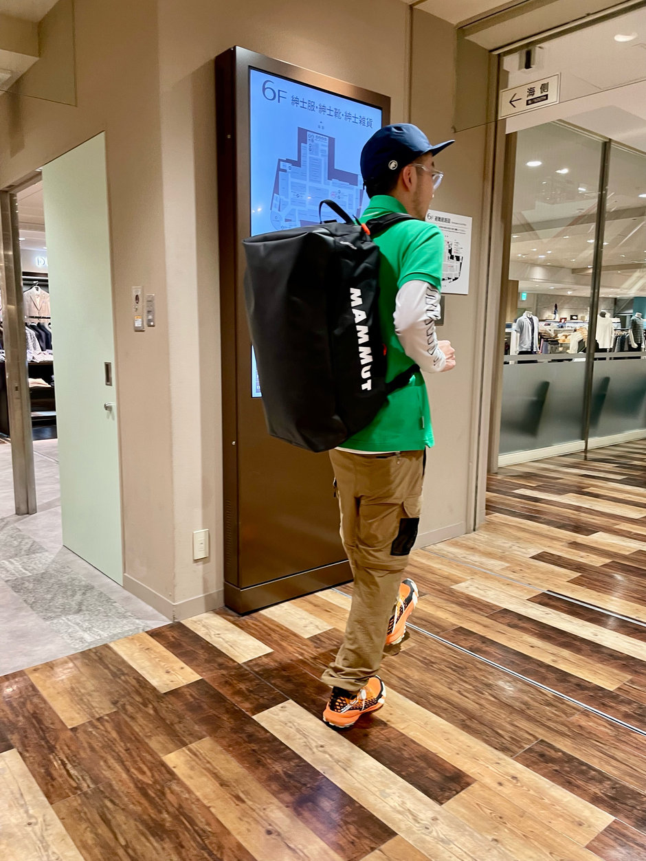 ダッフルバックを背負って。 E!KAWA