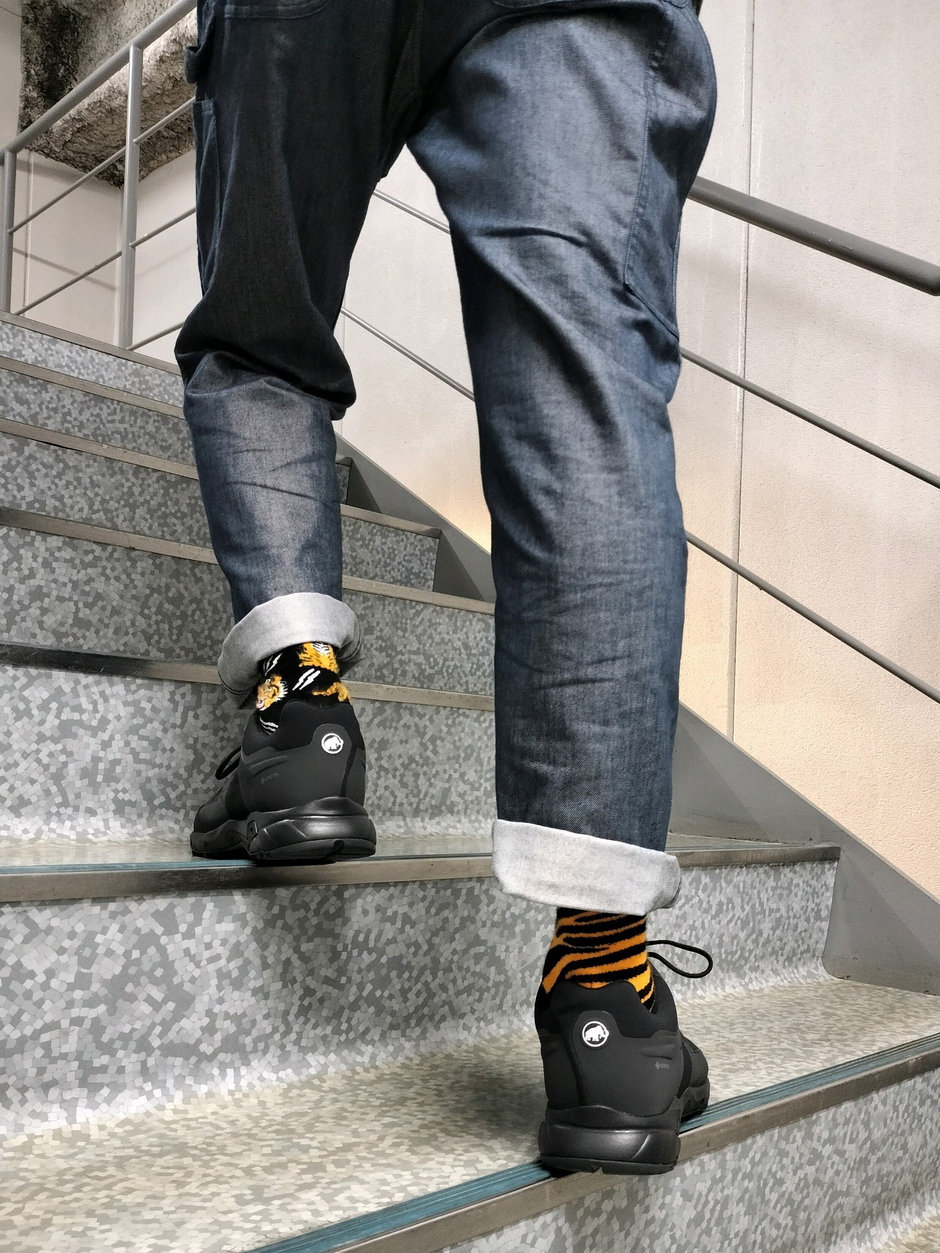 普段使いから旅行まで大活躍！のバックパックとコーチジャケット+クルーネック コーディネート まえちゃん