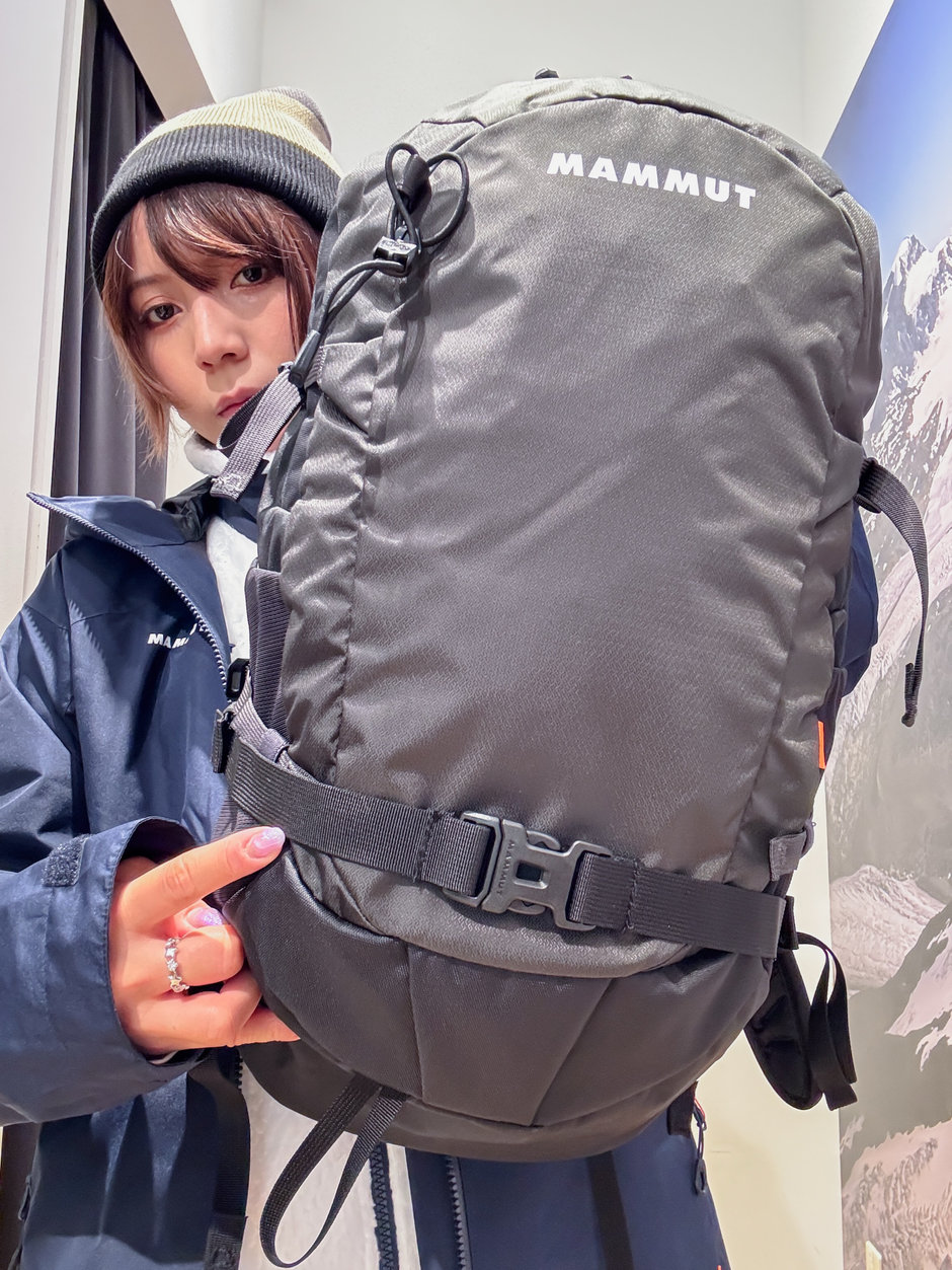 低ハイクも楽しめるカジュアル街コーデ ほの