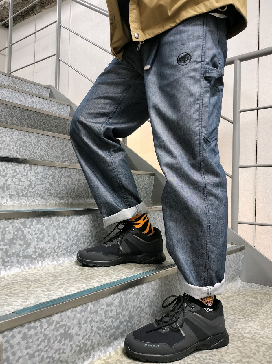 普段使いから旅行まで大活躍！のバックパックとコーチジャケット+クルーネック コーディネート まえちゃん