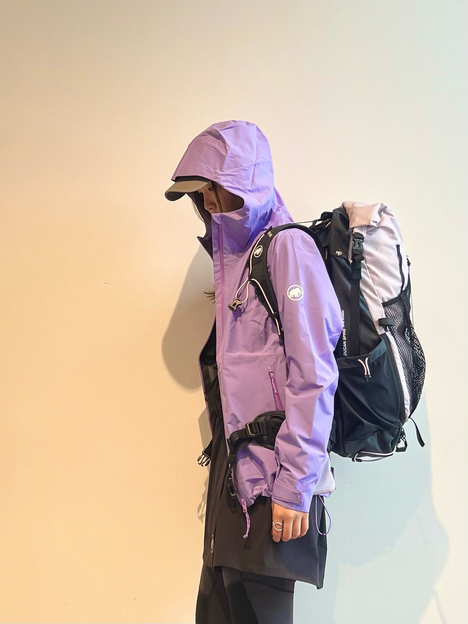 雨も楽しむ登山コーデ ニシハラマキ