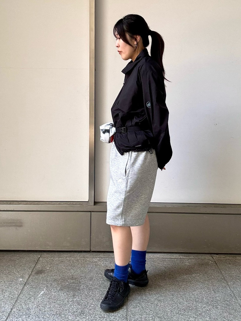 シェル×スウェットのテックスタイル aki