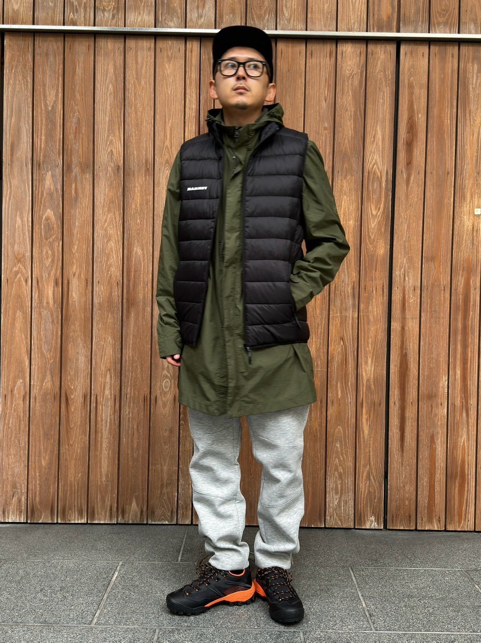 コートにベスト moga