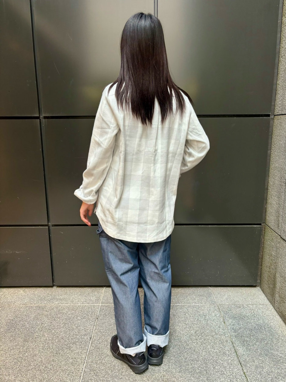 ホワイトが映える！シャツコーデ aki