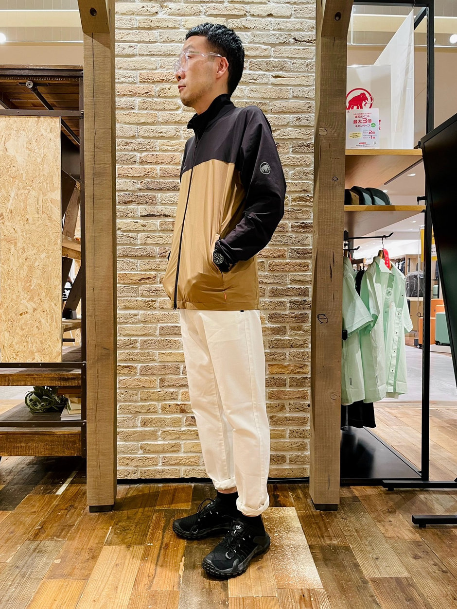 白色パンツにアウトドアテイストを！ E!KAWA