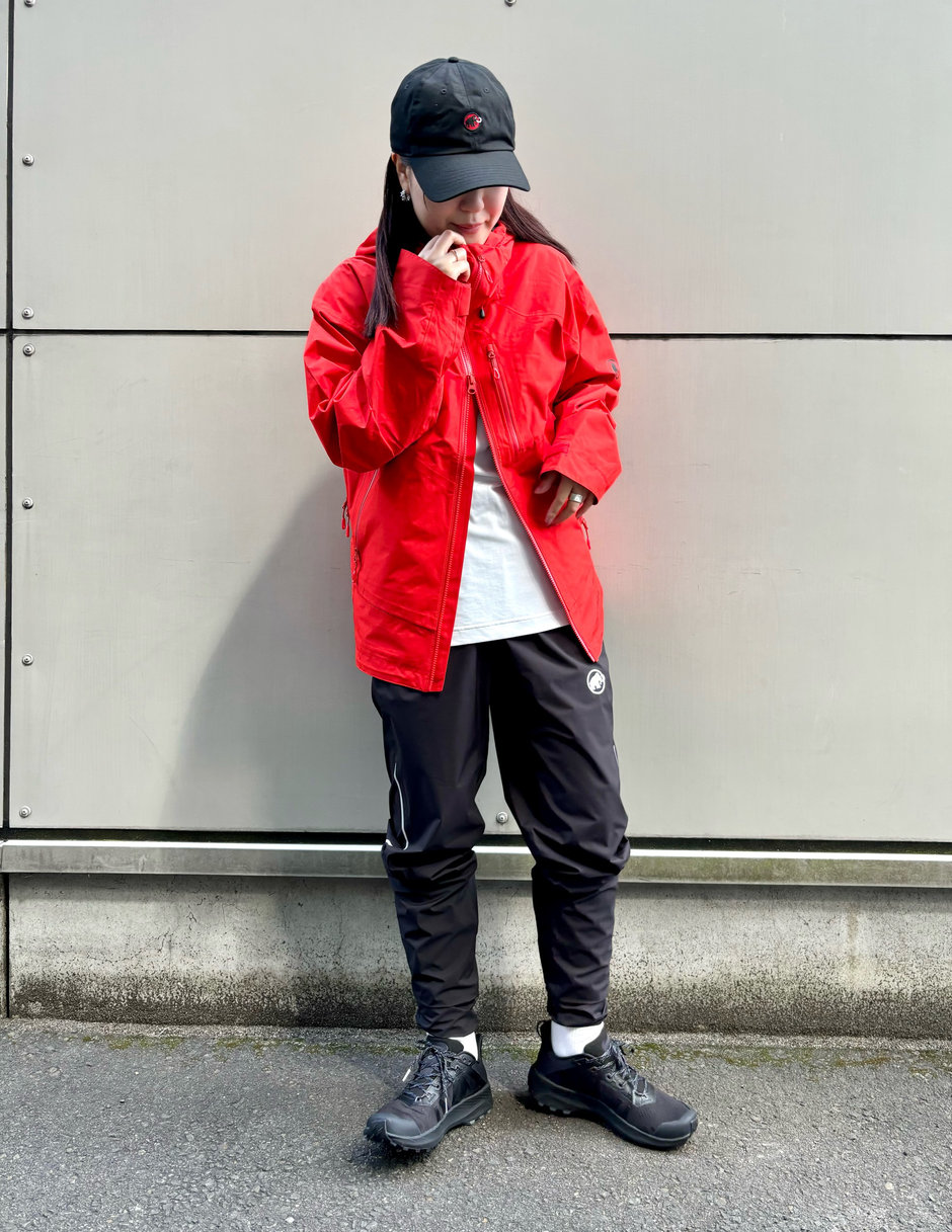 王道！mammut redコーデ aki