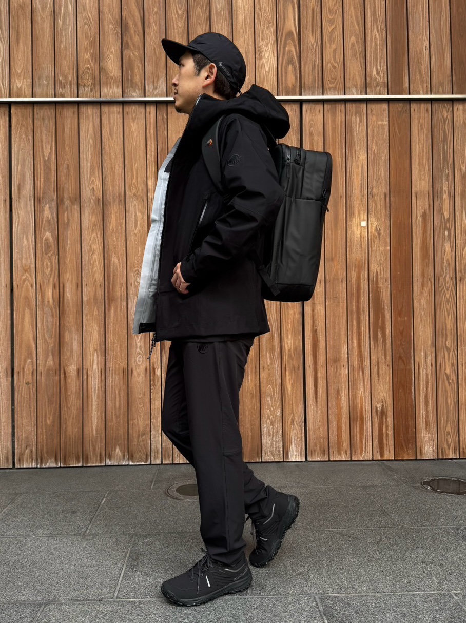 プレミアムブラックコーデ moga