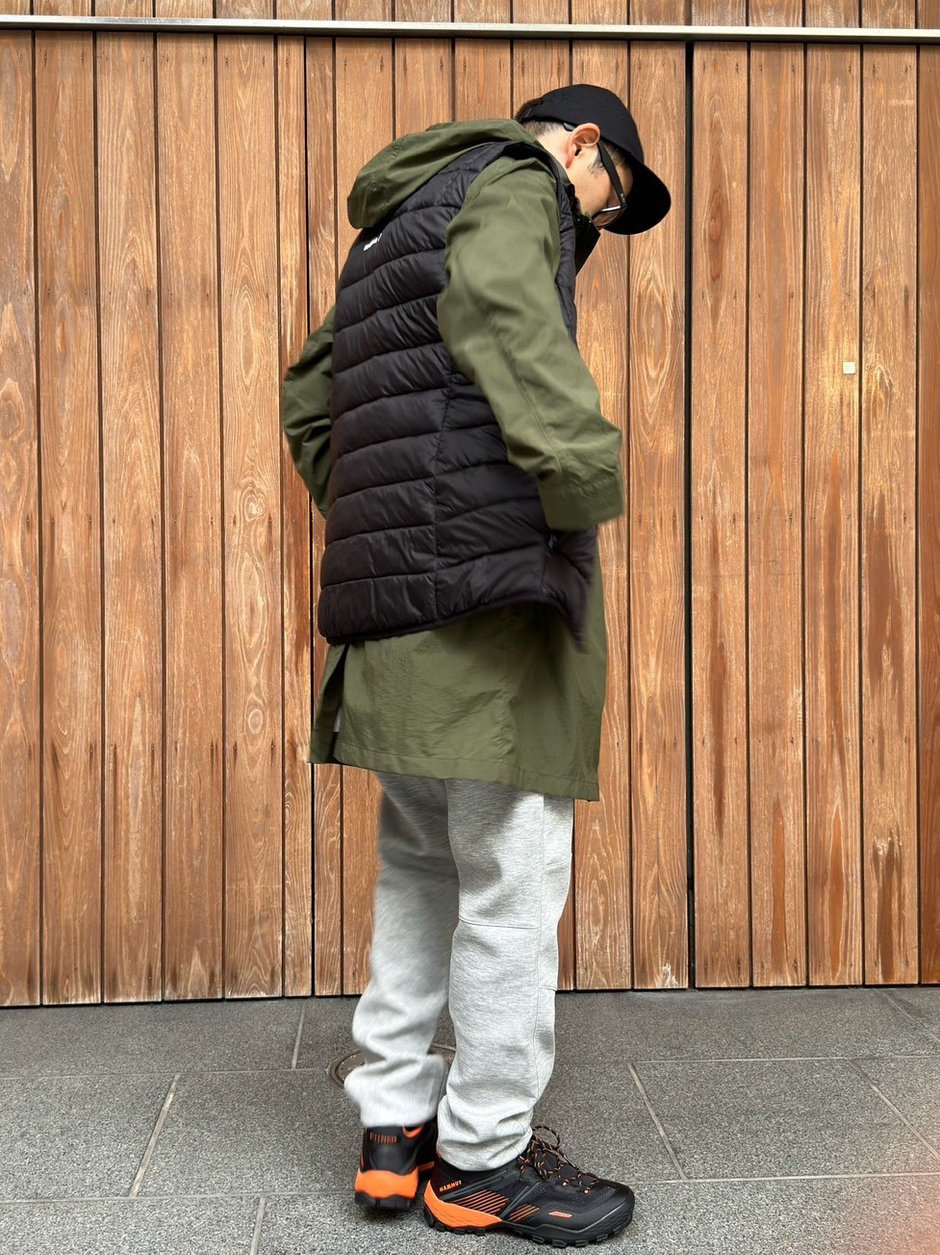 コートにベスト moga