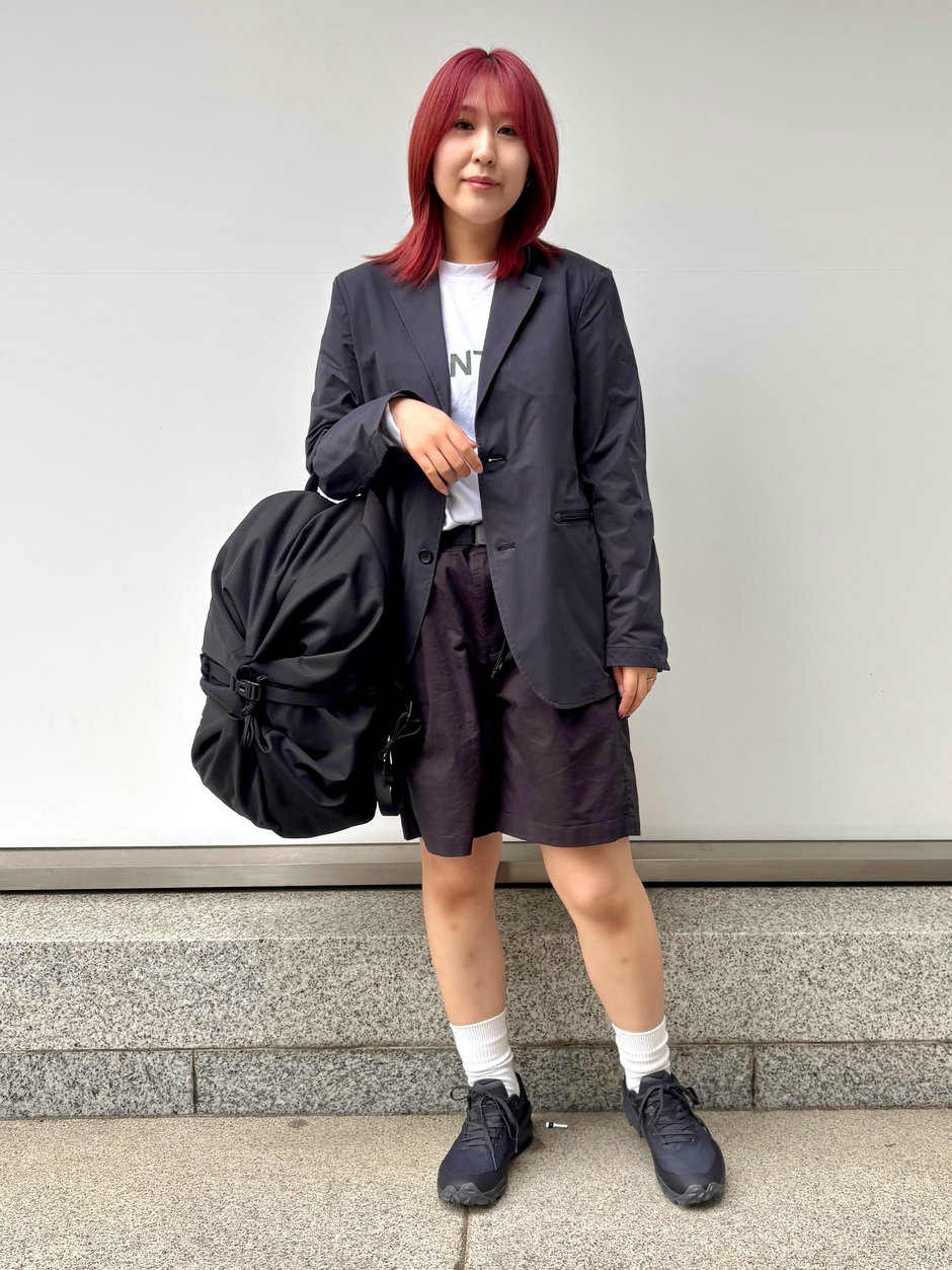 ビジカジ、カジ多めコーデ aki