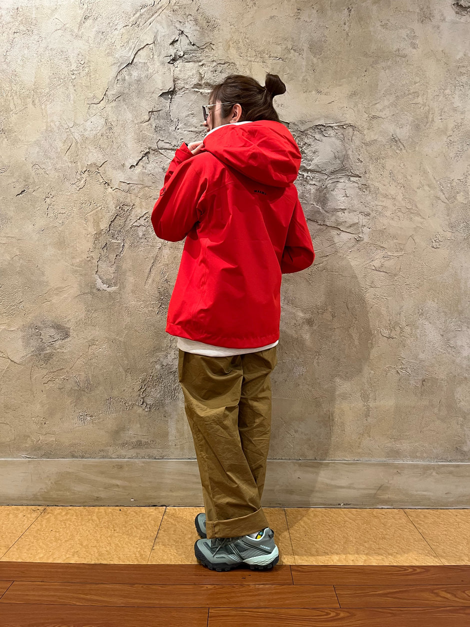 赤が主役のカジュアルコーデ Ito