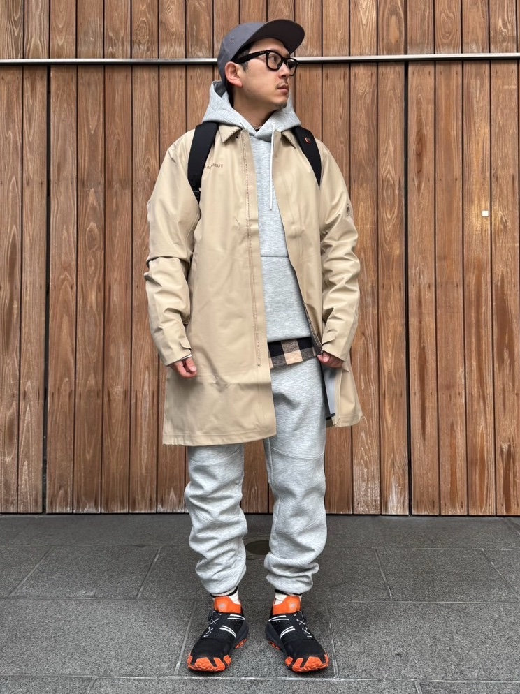 春コートコーデ moga