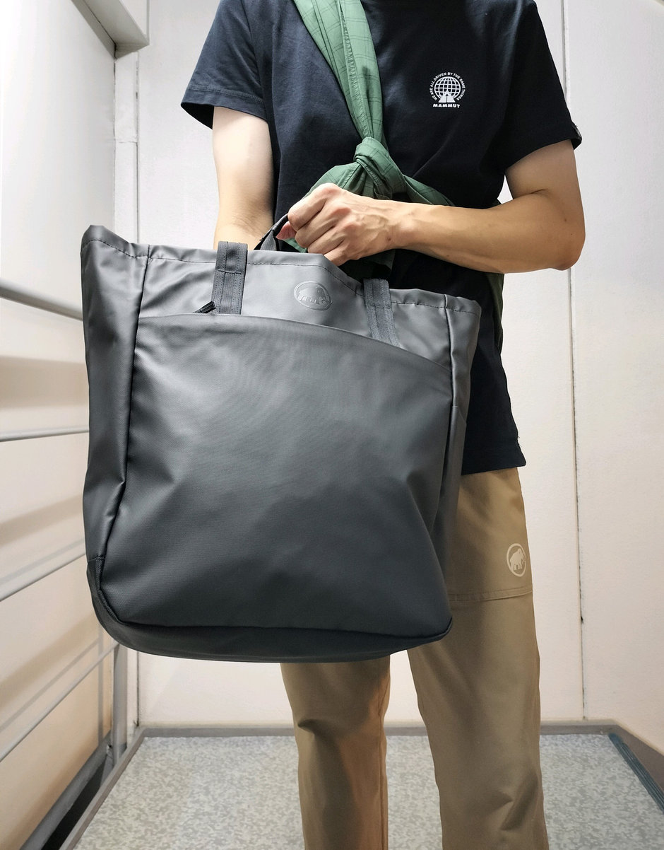 シャツをたすき掛け まえちゃん