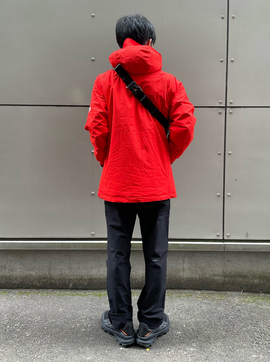 秋の鮮やかな赤黒コーデ Kawamura