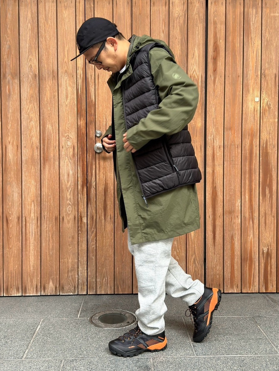 コートにベスト moga