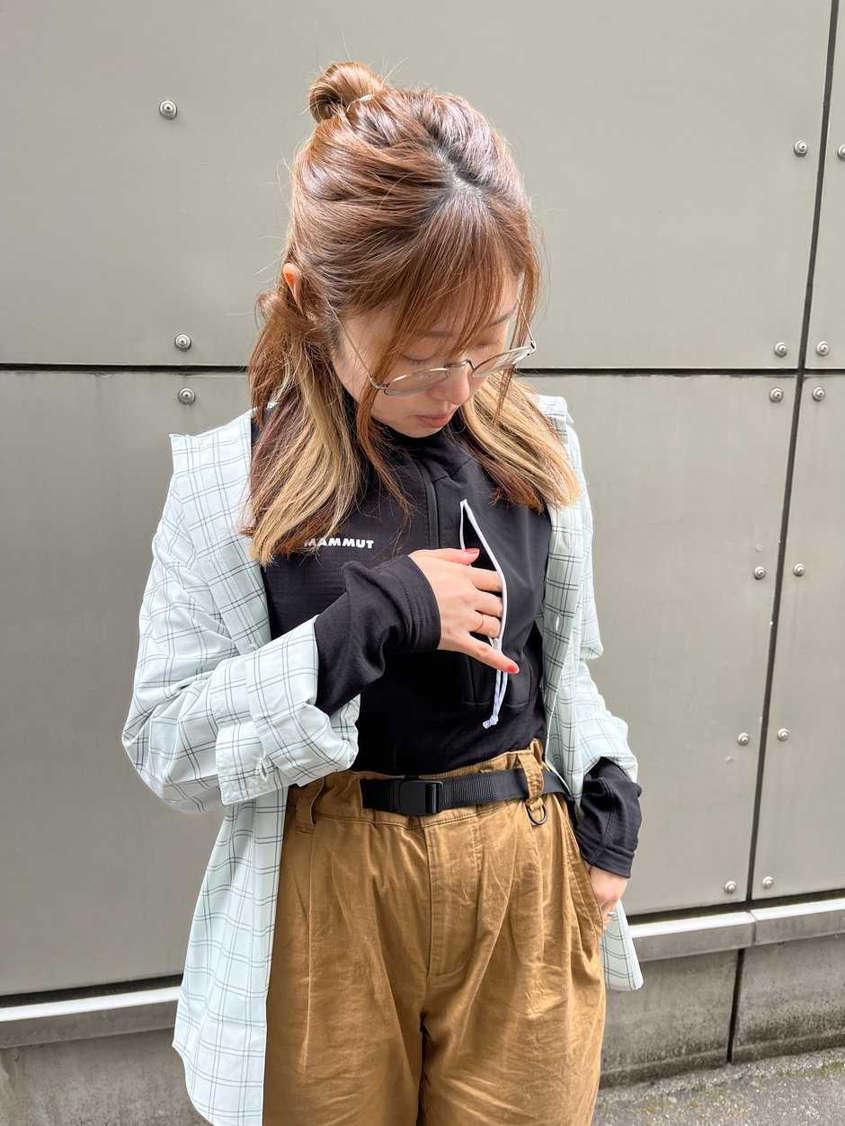 アウトドアアイテムを普段着に着るラフコーデ Ito