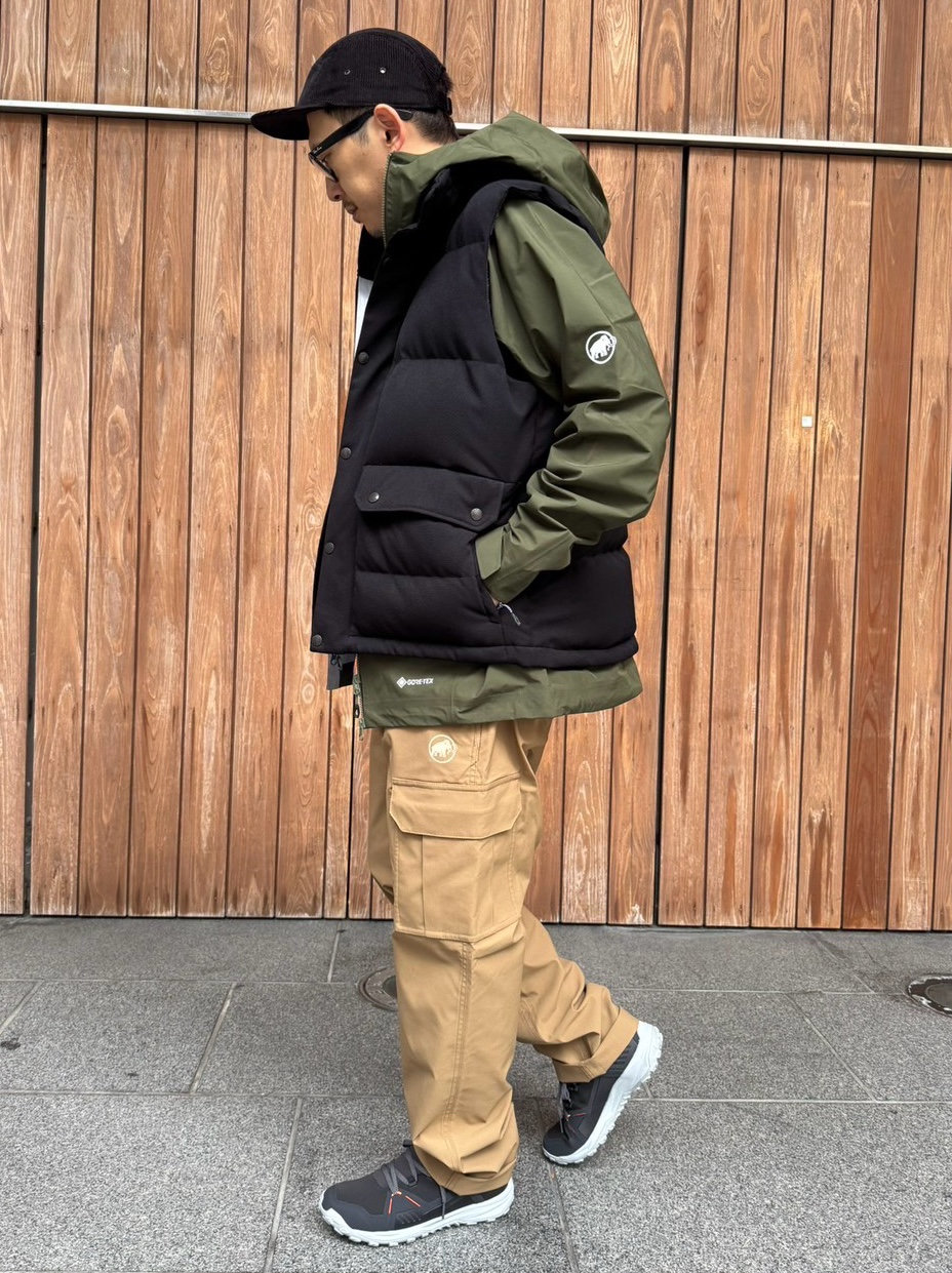 ダウンベスト × ハードシェル moga