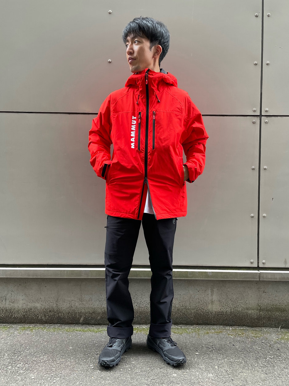 秋の鮮やかな赤黒コーデ Kawamura