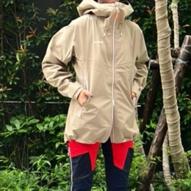 緑に映える差し色コーデ ニシハラマキ