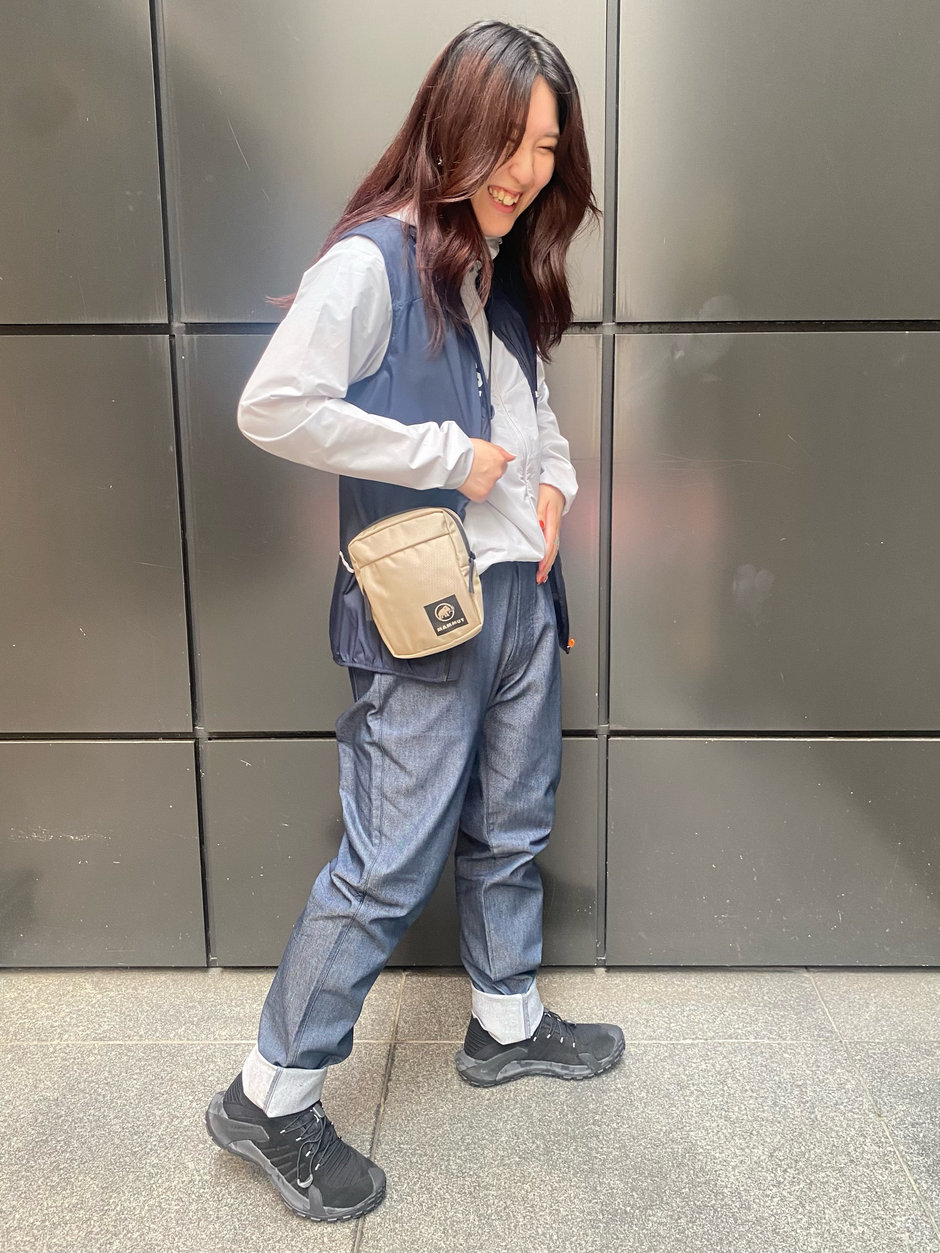 会社の同期数人で休日にアクティビティに行く人コーデ aki