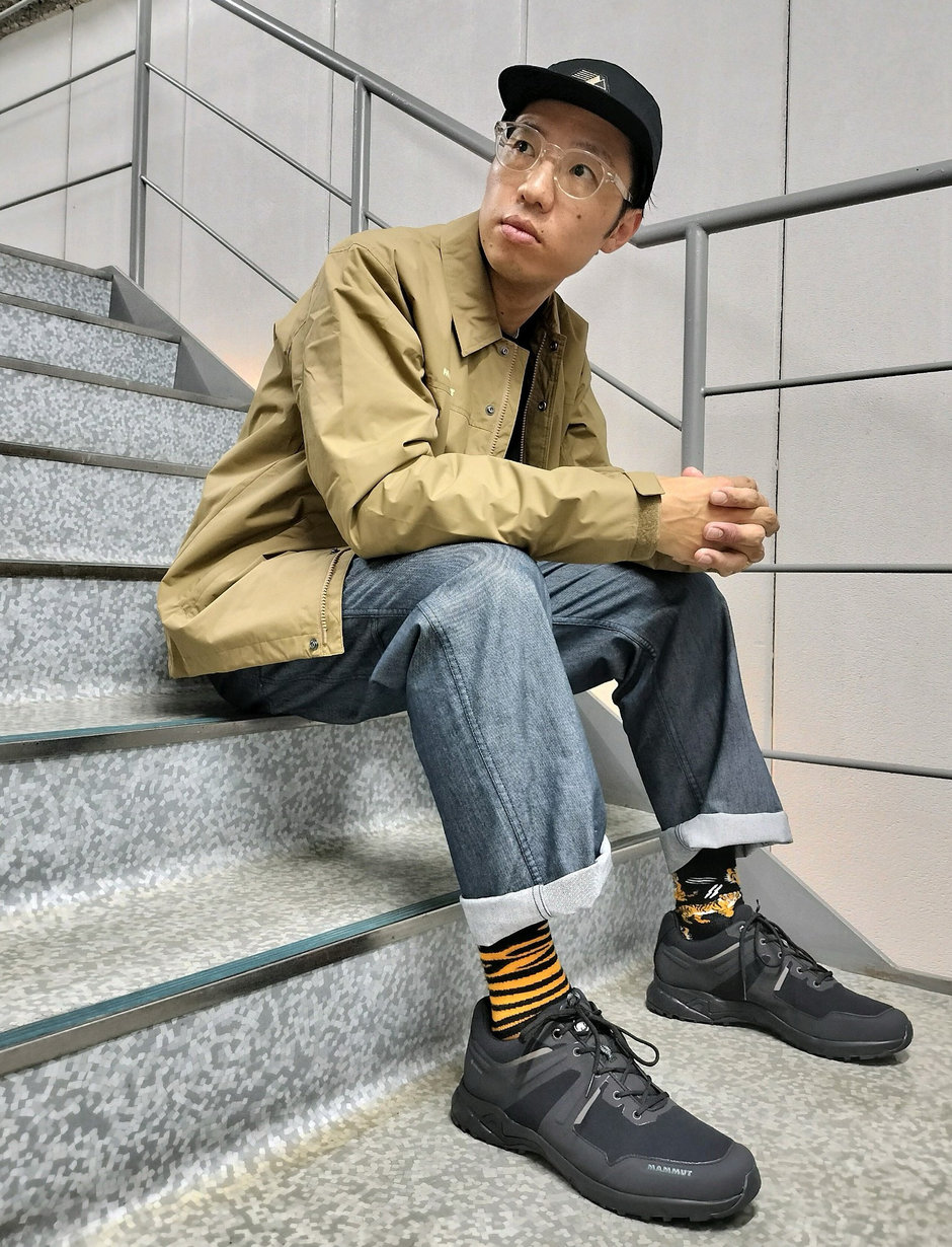 普段使いから旅行まで大活躍！のバックパックとコーチジャケット+クルーネック コーディネート まえちゃん