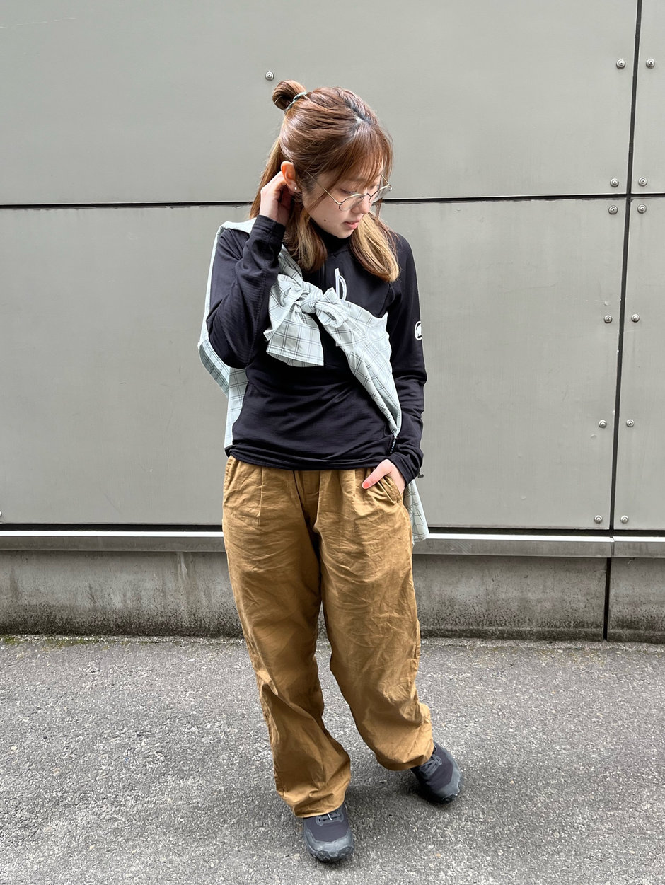 アウトドアアイテムを普段着に着るラフコーデ Ito