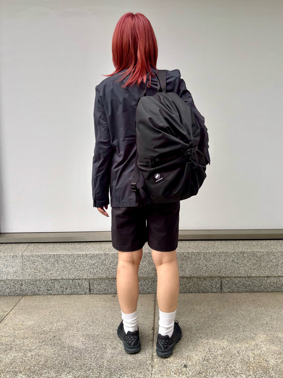 ビジカジ、カジ多めコーデ aki