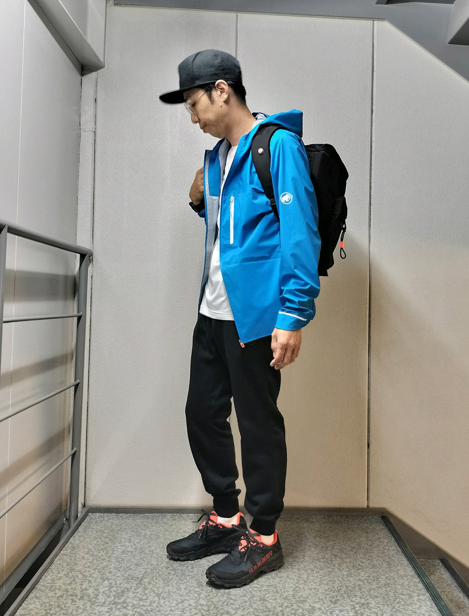 ハードシェル+スウェットパンツでスポーティに！ まえちゃん