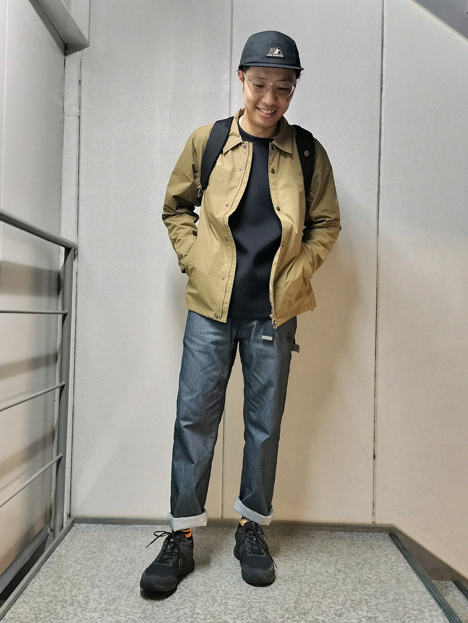 普段使いから旅行まで大活躍！のバックパックとコーチジャケット+クルーネック コーディネート まえちゃん