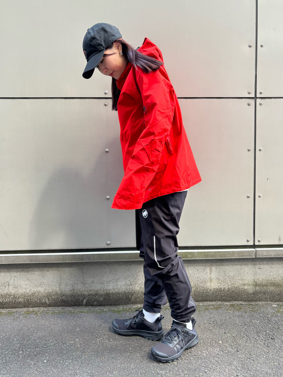 王道！mammut redコーデ aki