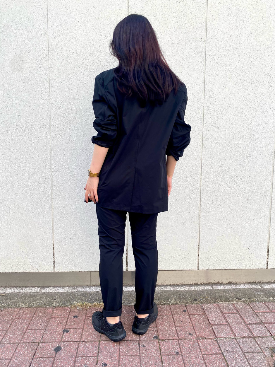 オールブラックコーデ aki