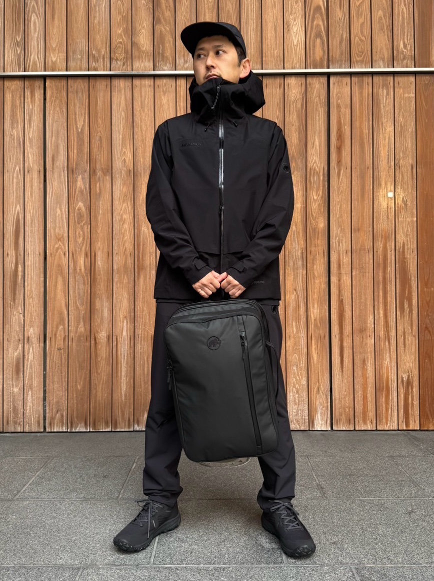 プレミアムブラックコーデ moga