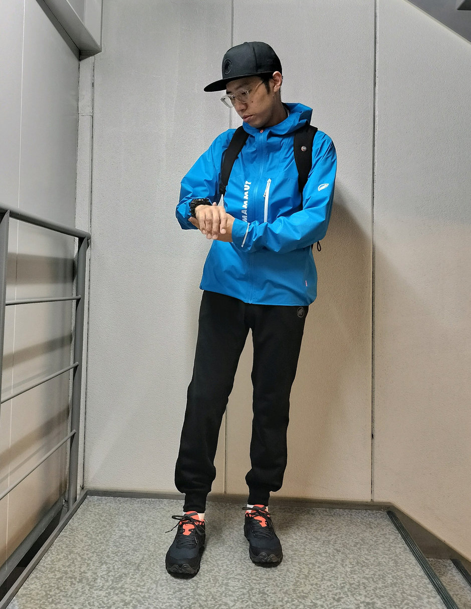 ハードシェル+スウェットパンツでスポーティに！ まえちゃん