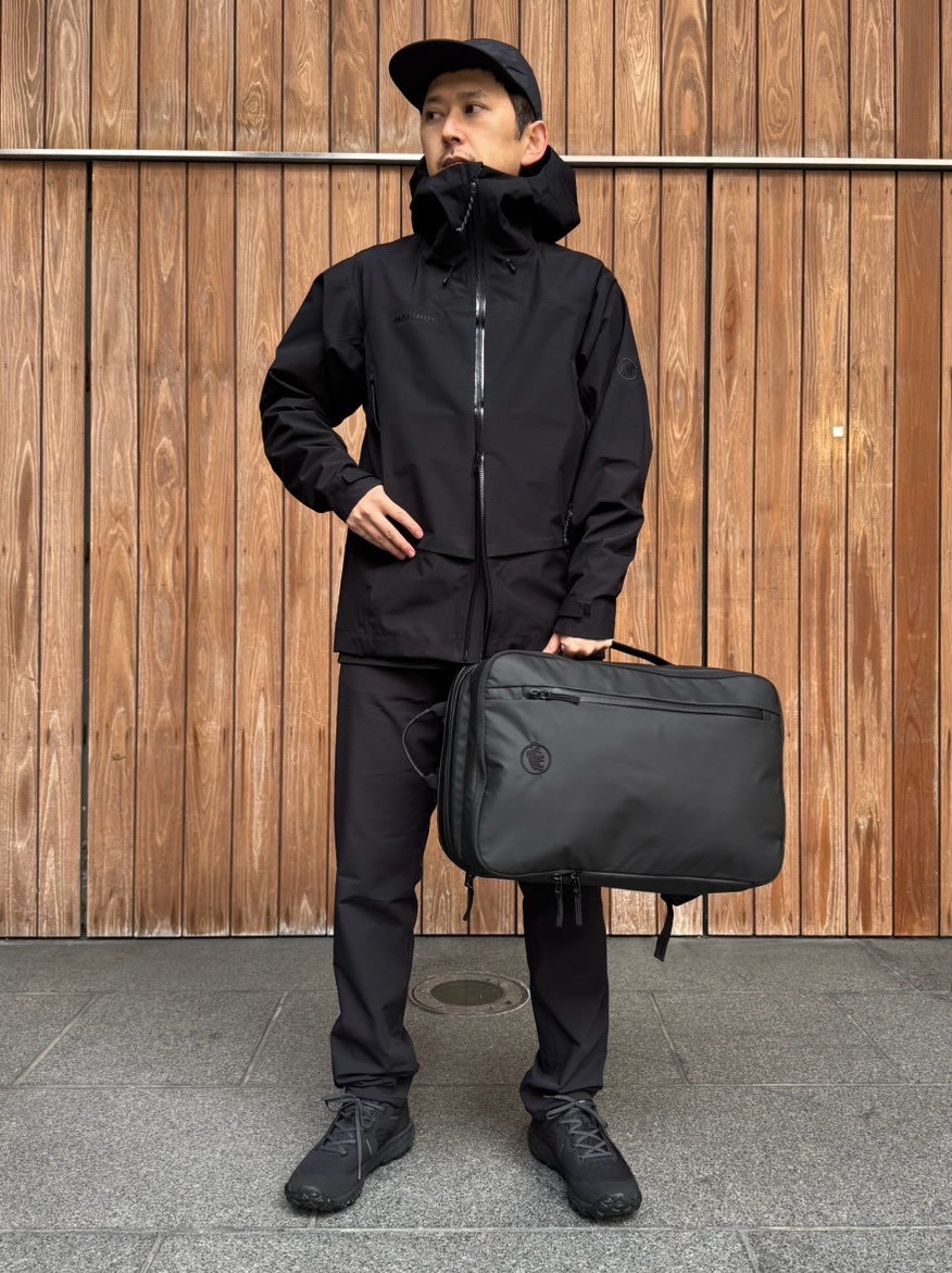 プレミアムブラックコーデ moga