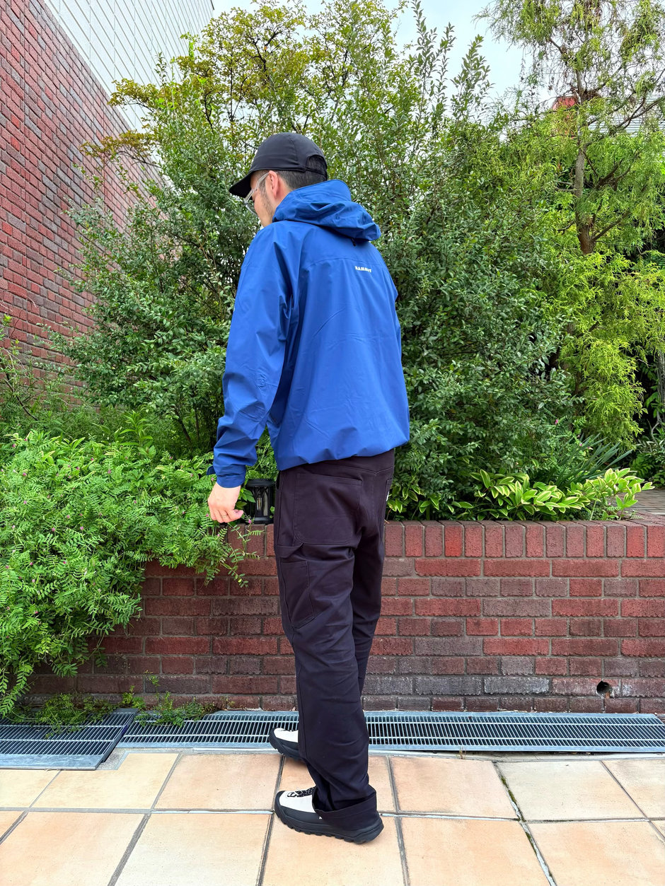 日常に取り入れる防水ジャケットスタイル E!KAWA