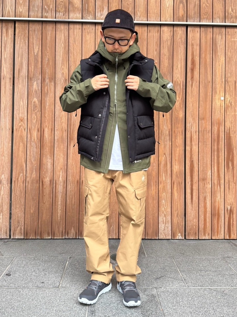 ダウンベスト × ハードシェル moga