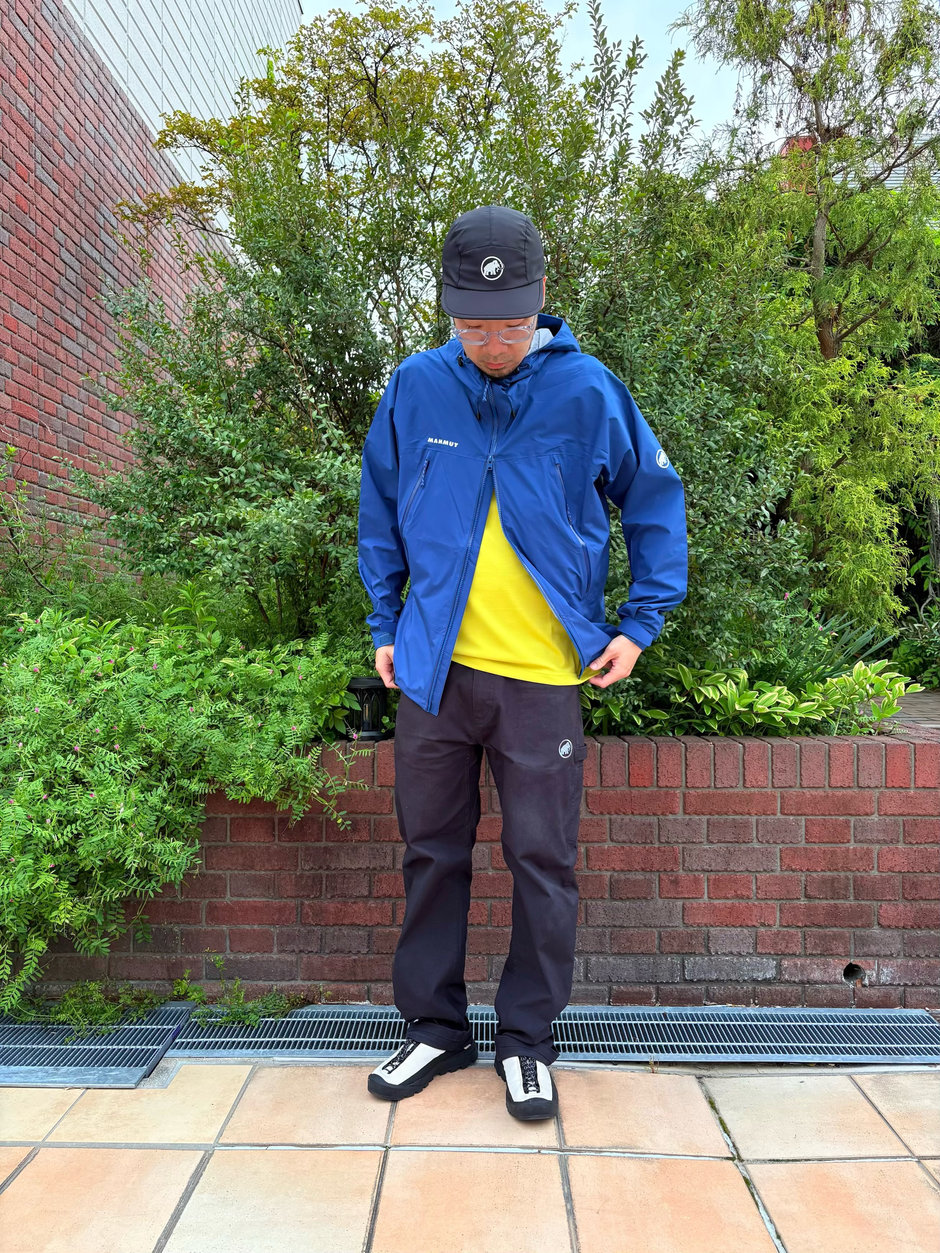 日常に取り入れる防水ジャケットスタイル E!KAWA