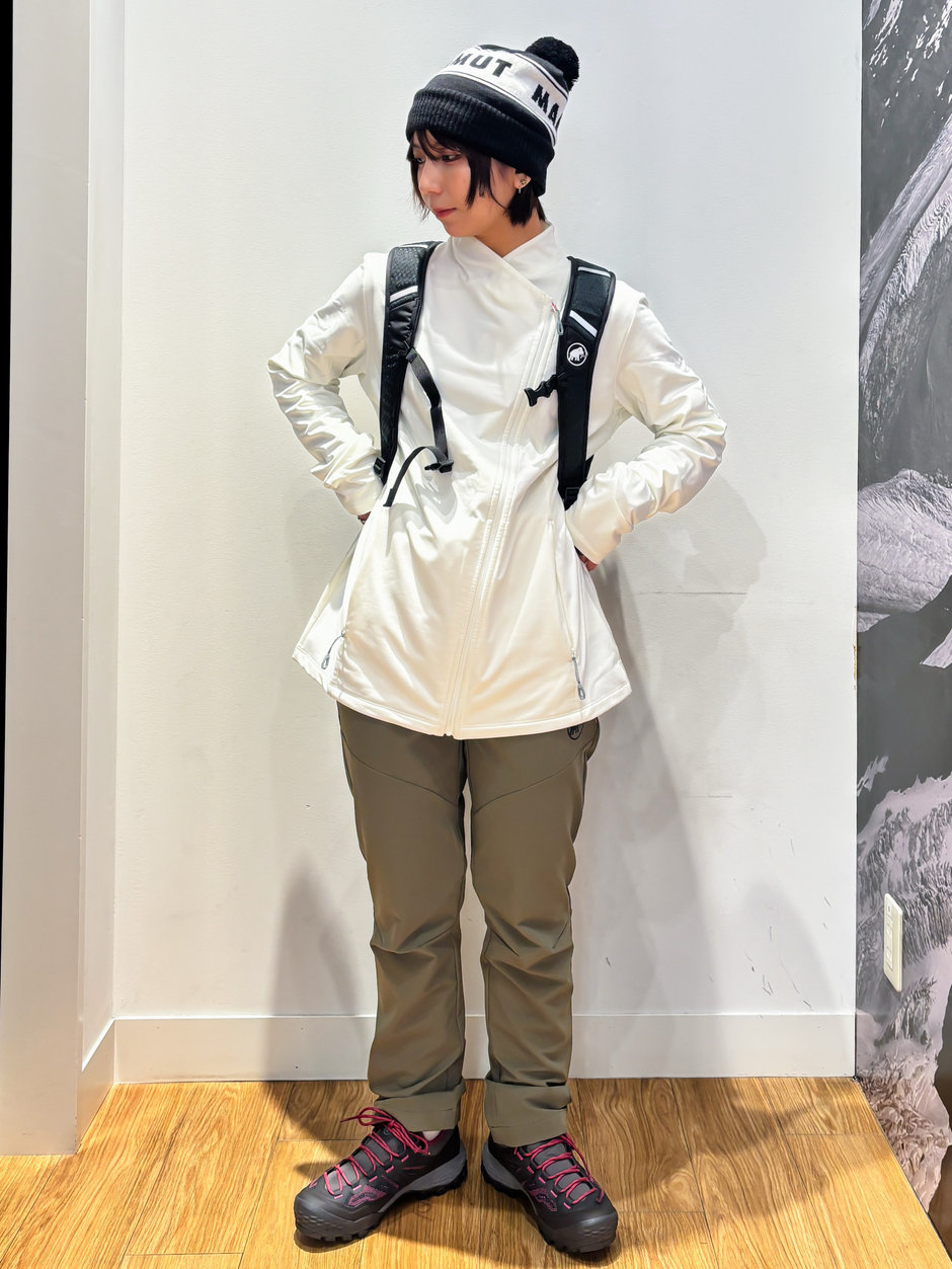 ハイキングも楽しめるカジュアル街コーデ ほの